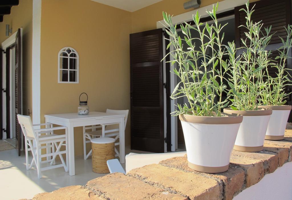 Seafront Calista Beach House With Garden 글리파다 외부 사진
