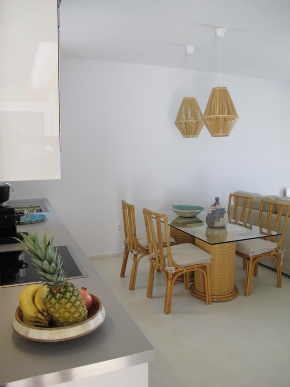 Seafront Calista Beach House With Garden 글리파다 외부 사진