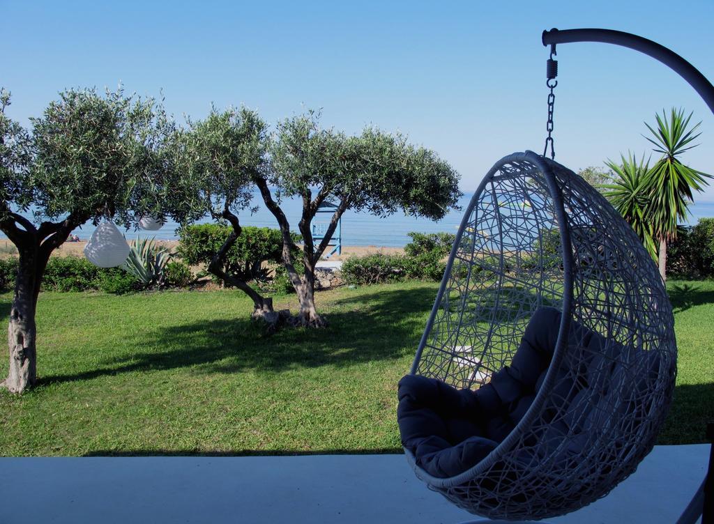 Seafront Calista Beach House With Garden 글리파다 외부 사진