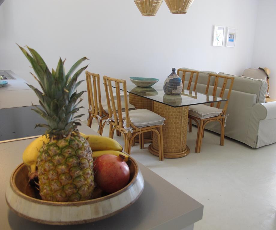 Seafront Calista Beach House With Garden 글리파다 외부 사진
