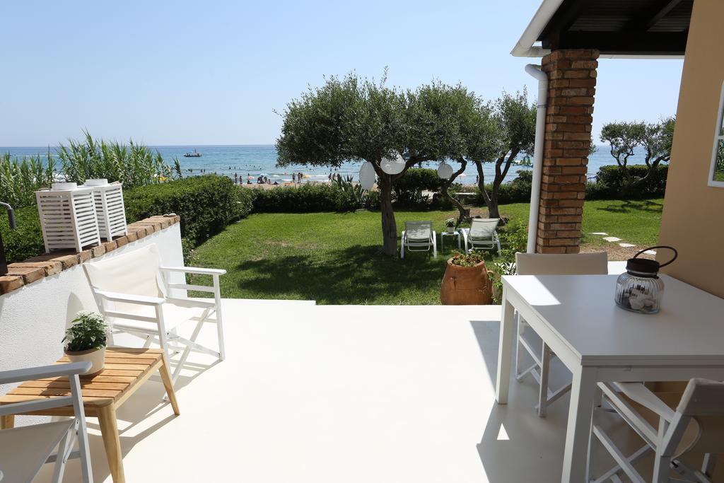 Seafront Calista Beach House With Garden 글리파다 외부 사진