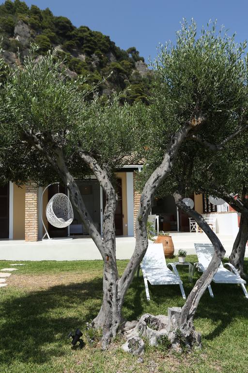 Seafront Calista Beach House With Garden 글리파다 외부 사진
