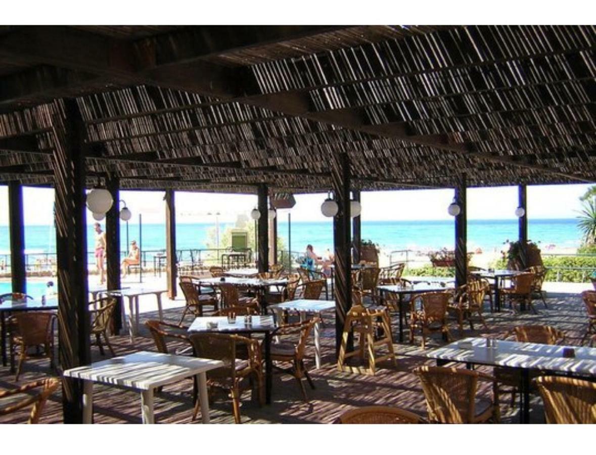 Seafront Calista Beach House With Garden 글리파다 외부 사진